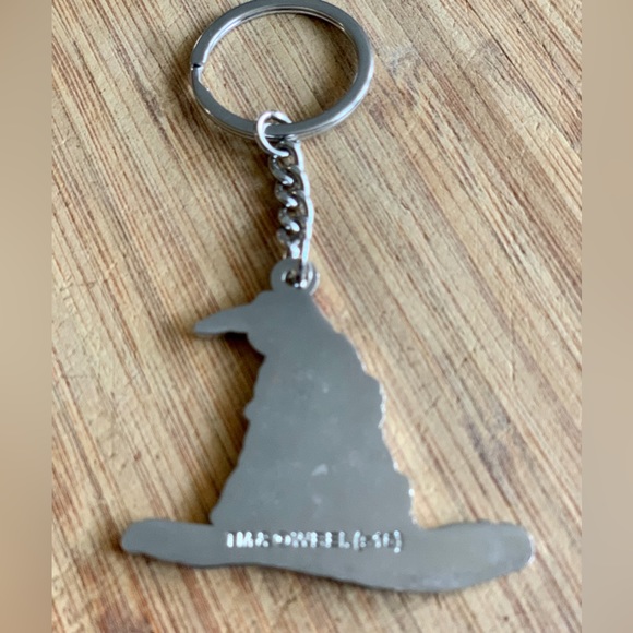 Officially Licensed Metal Raised Relief HARRY POTTER Raven Hat Keychain Fob - Picture 12 of 12